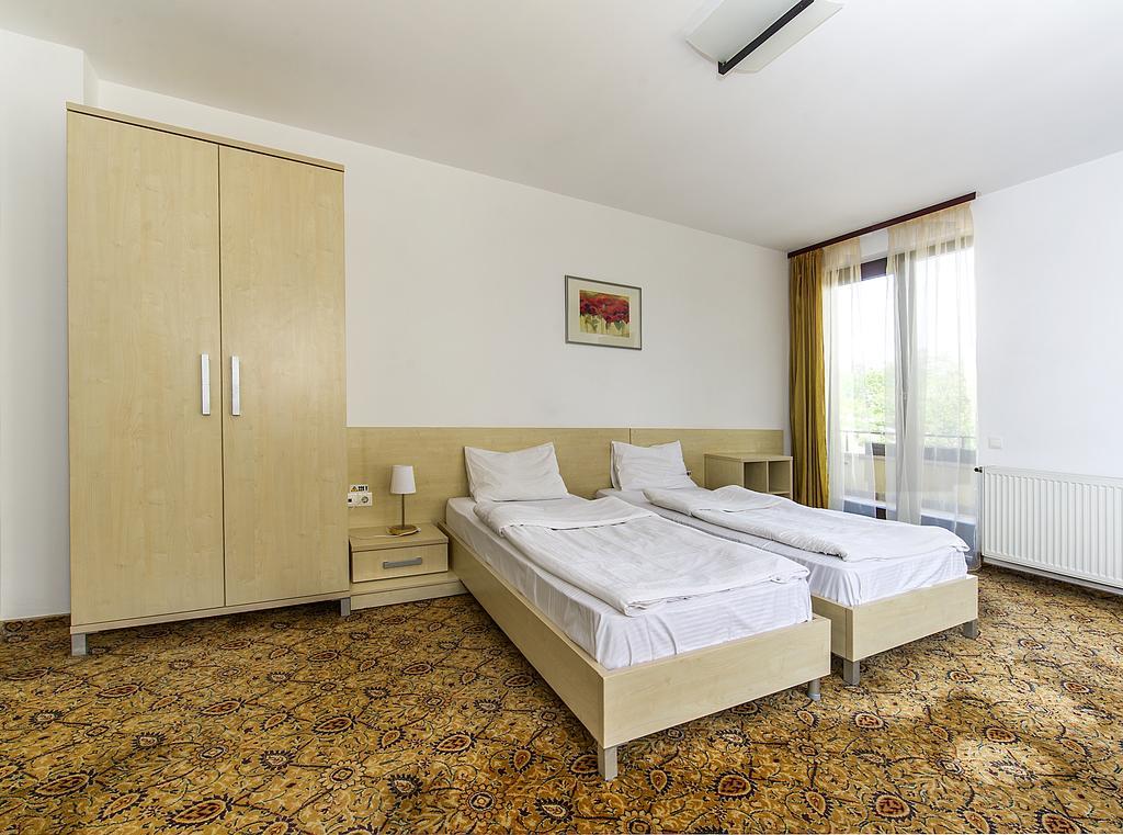 Aseltur Brasov Hotel Exterior photo