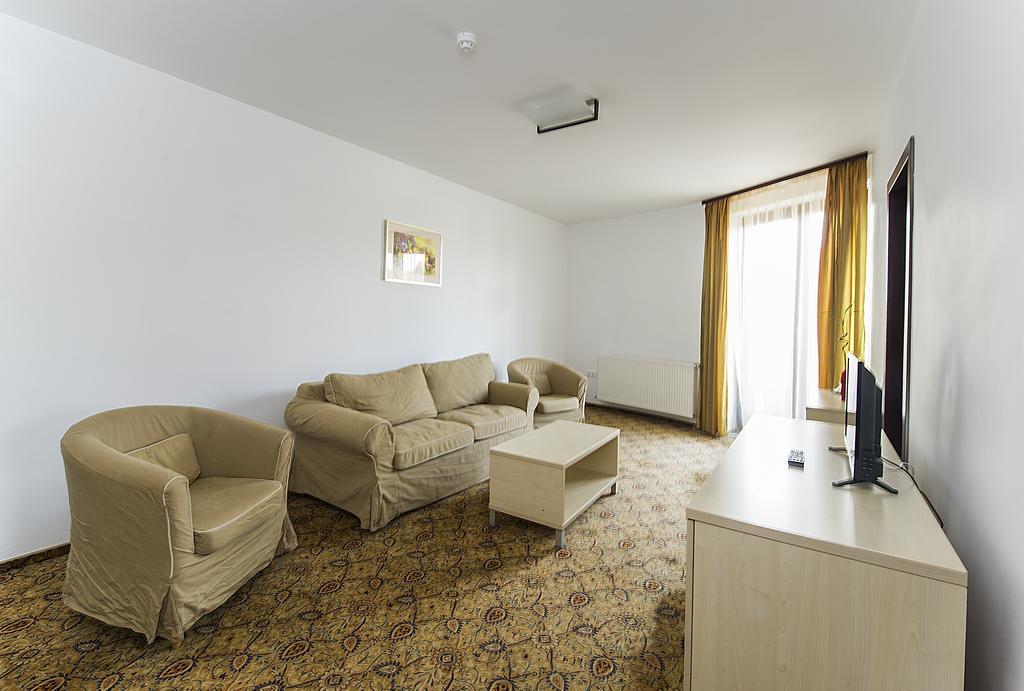 Aseltur Brasov Hotel Exterior photo