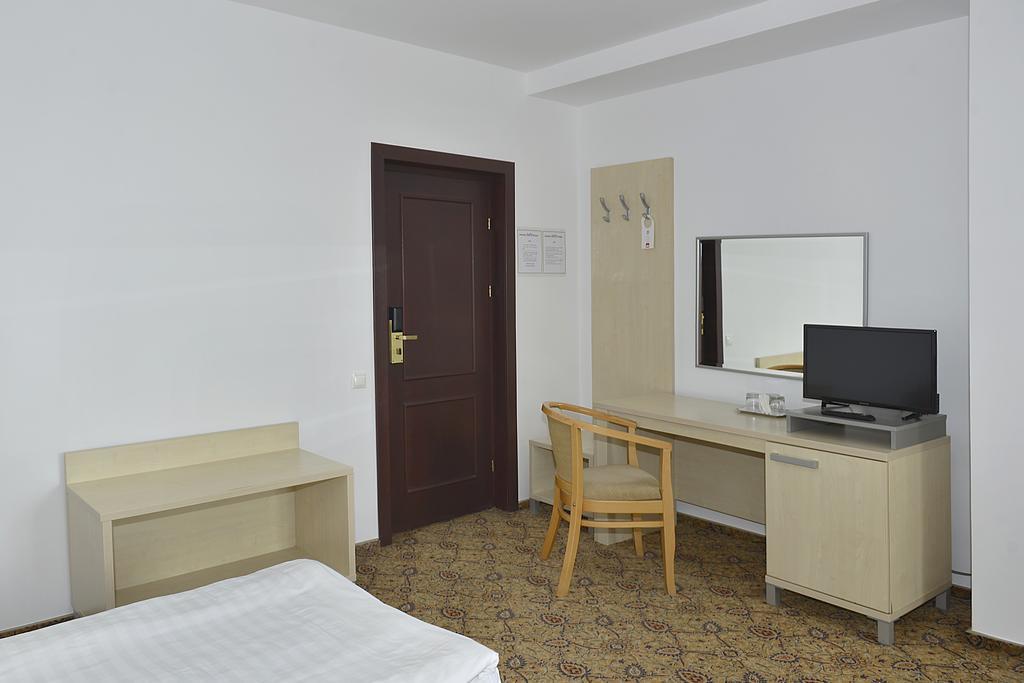 Aseltur Brasov Hotel Exterior photo