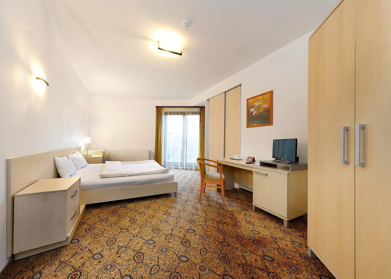 Aseltur Brasov Hotel Exterior photo