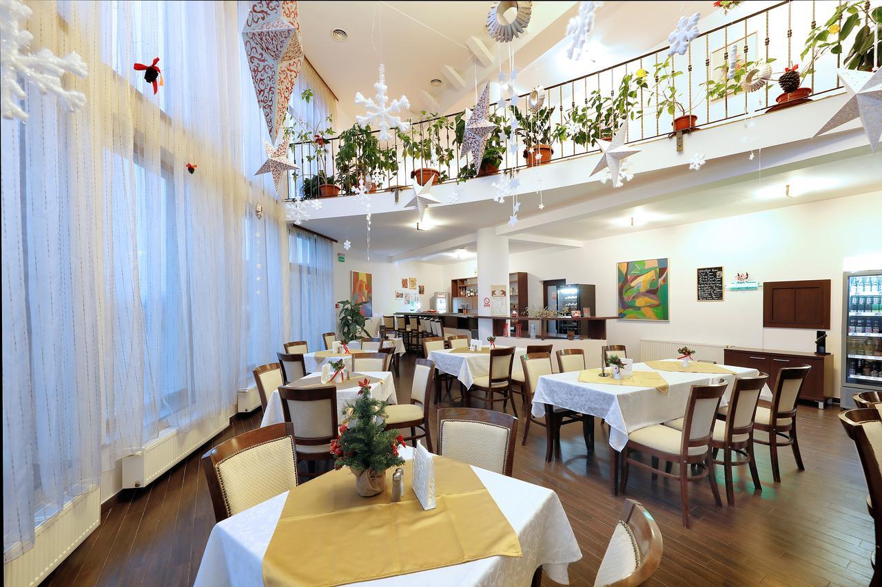 Aseltur Brasov Hotel Exterior photo