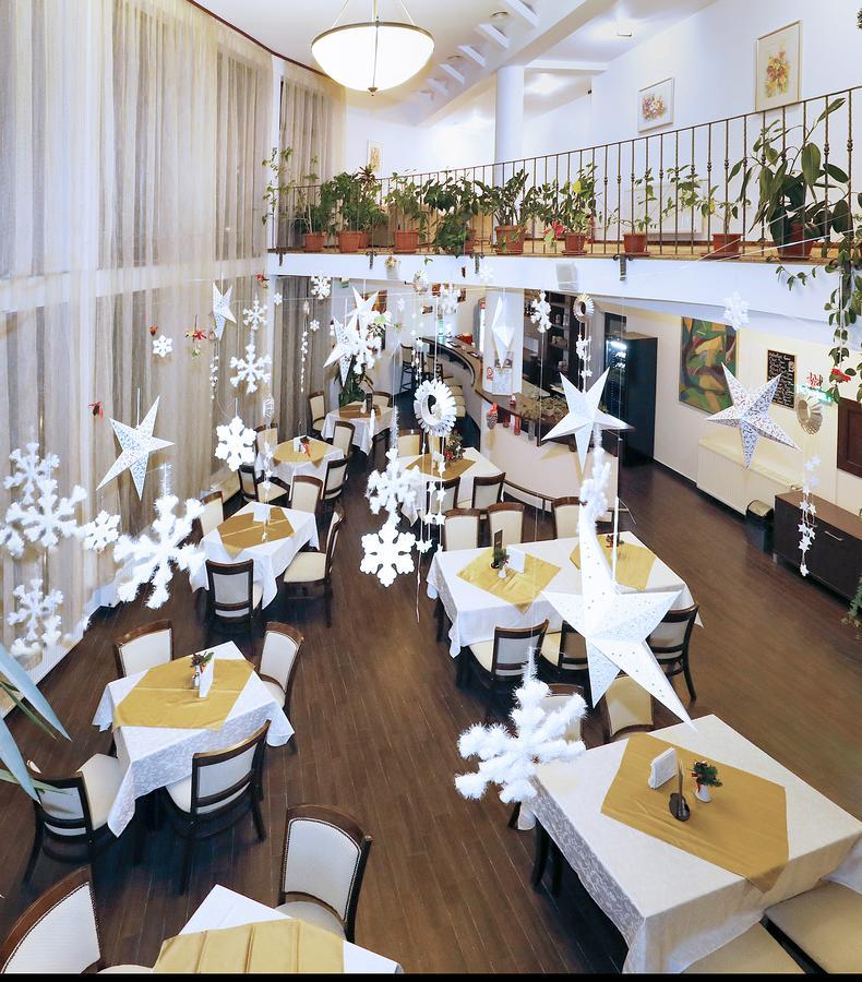 Aseltur Brasov Hotel Exterior photo