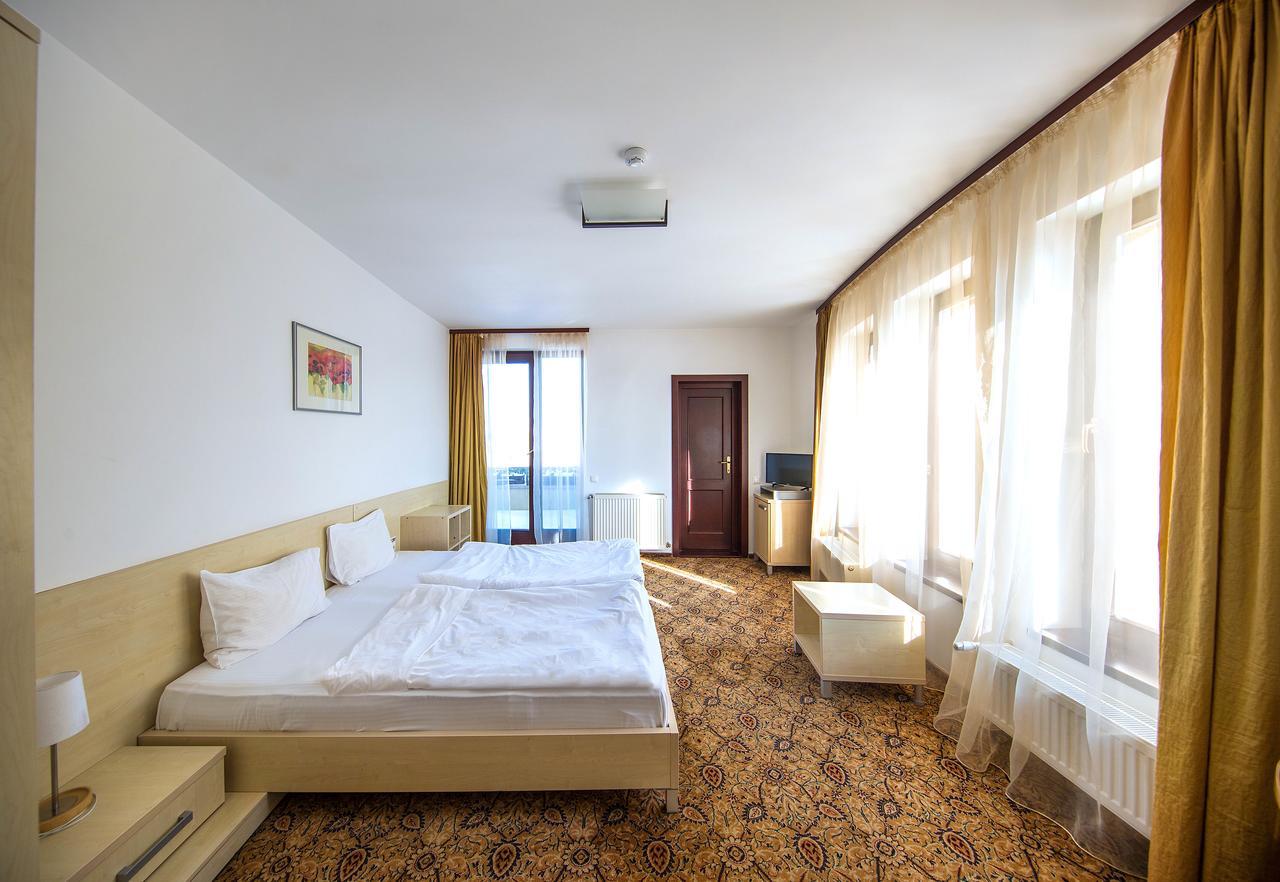 Aseltur Brasov Hotel Exterior photo
