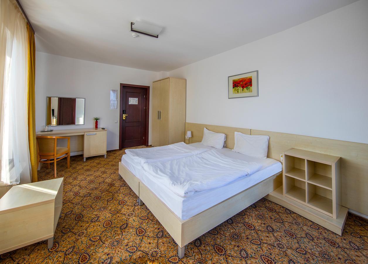Aseltur Brasov Hotel Exterior photo