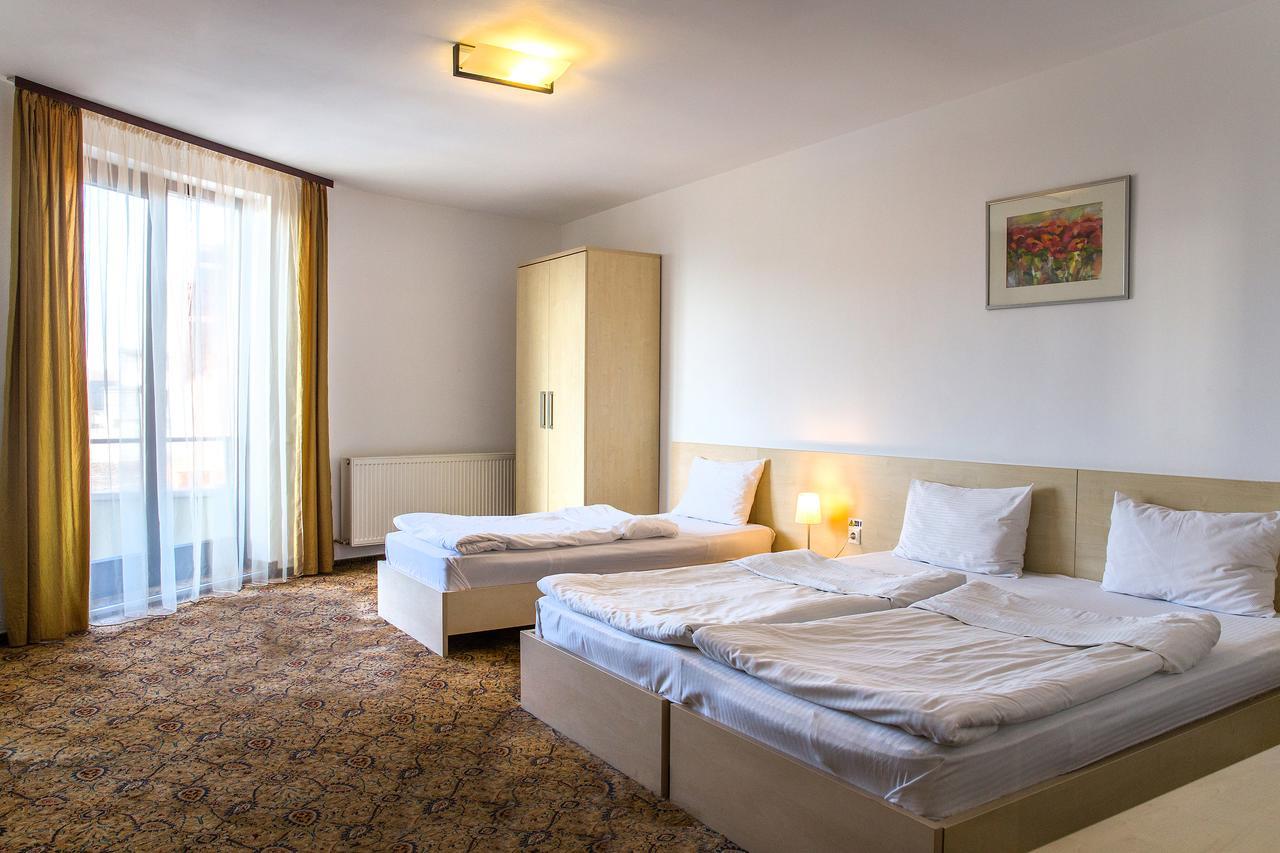 Aseltur Brasov Hotel Exterior photo
